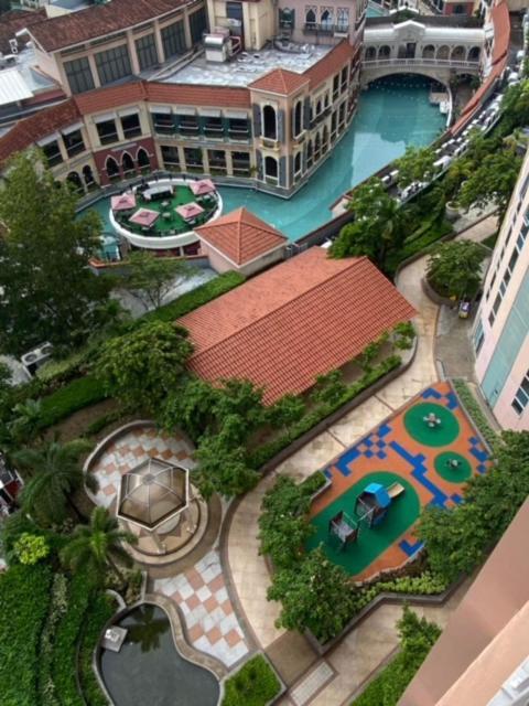 Luxury Bgc Condo In Taguig, Mckinley - Covered Parking And Wifi Free Ngoại thất bức ảnh