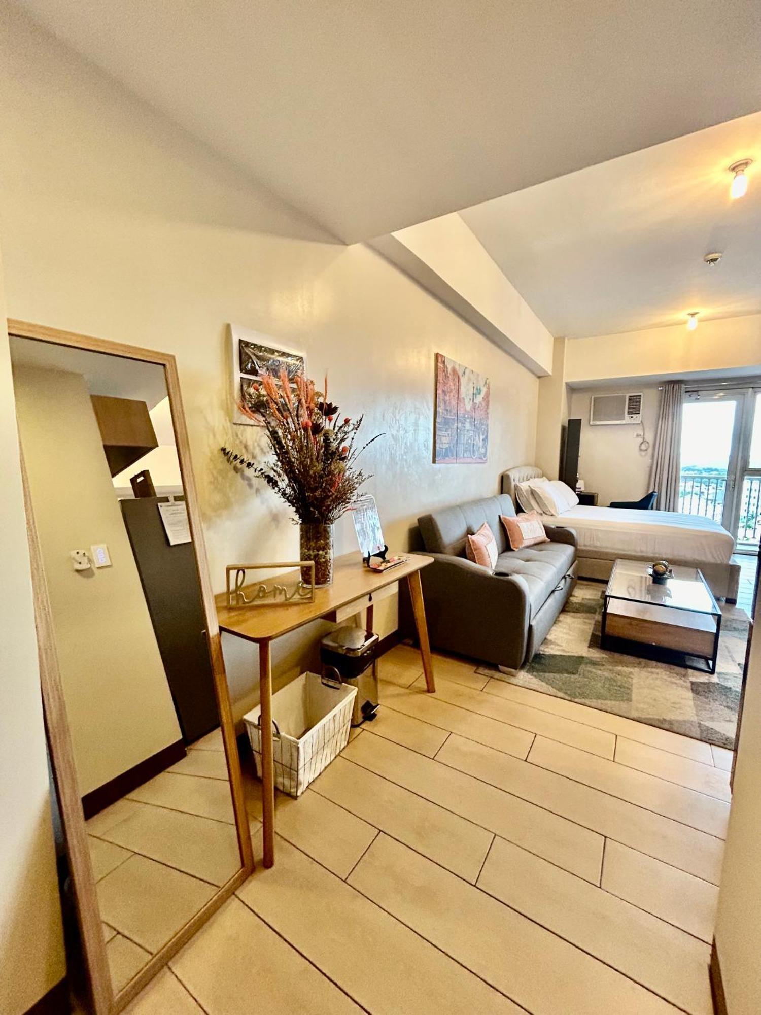 Luxury Bgc Condo In Taguig, Mckinley - Covered Parking And Wifi Free Ngoại thất bức ảnh